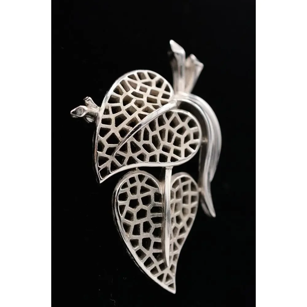 Crown Trifari Vintage Leaf Pin Brooch Brushed Silver Filigree Signed 1940s Bin5A